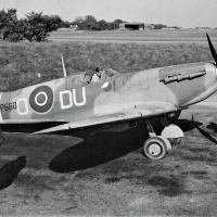 Spitfire 312. čs. stíhacej perute v bojovej pohotovosti.
