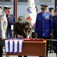 historická tradícia-pribíjanie štyroch klincov na žrď vojenskej zástavy