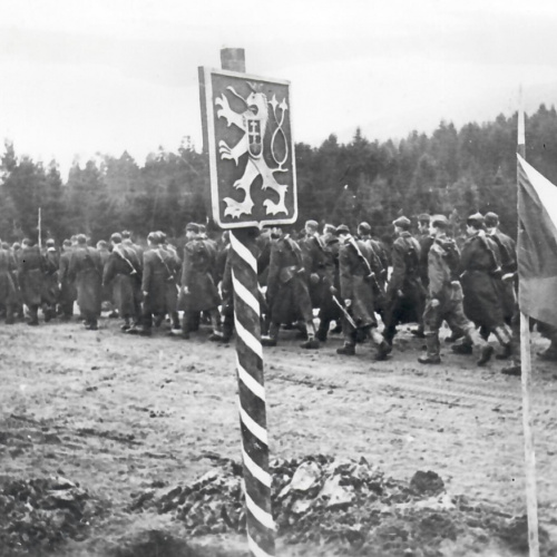 Československí vojaci vchádzajú na pôdu oslobodenej vlasti, dňa 6.10.1944.