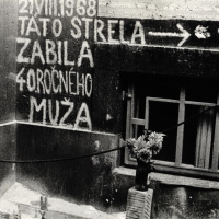 4. Pamätný nápis na budove, kde sovietski vojaci 21. augusta 1968 zastrelili 40 ročného muža. Bratislava.
